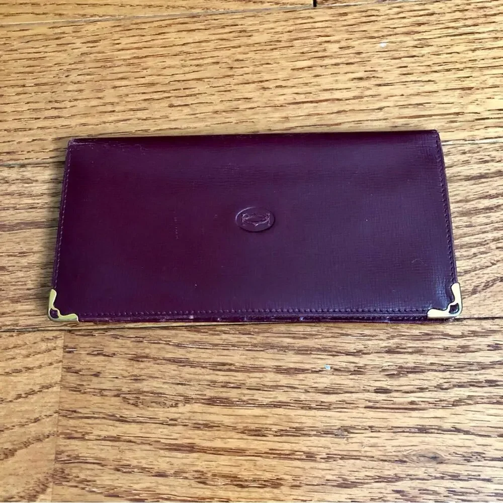 Cartier bifold mustline